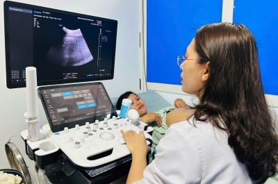 bác sĩ bệnh viện sản – nhi tỉnh kịp thời phát hiện và chuyển viện thai phụ cấp cứu từ lý sơn vào đất liền